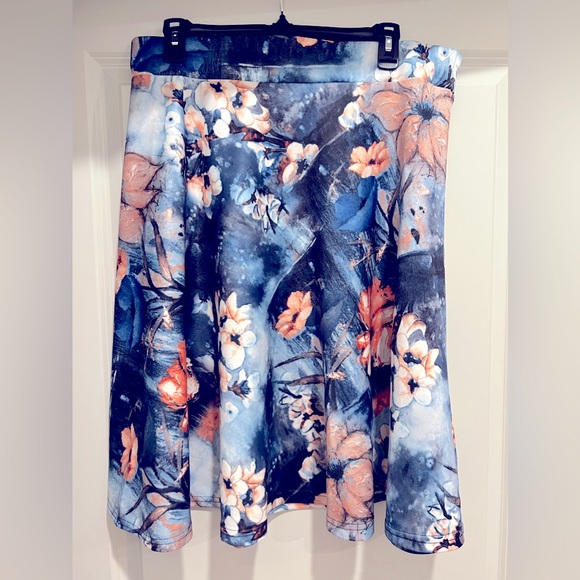 Floral skirt - Picture 1 of 1